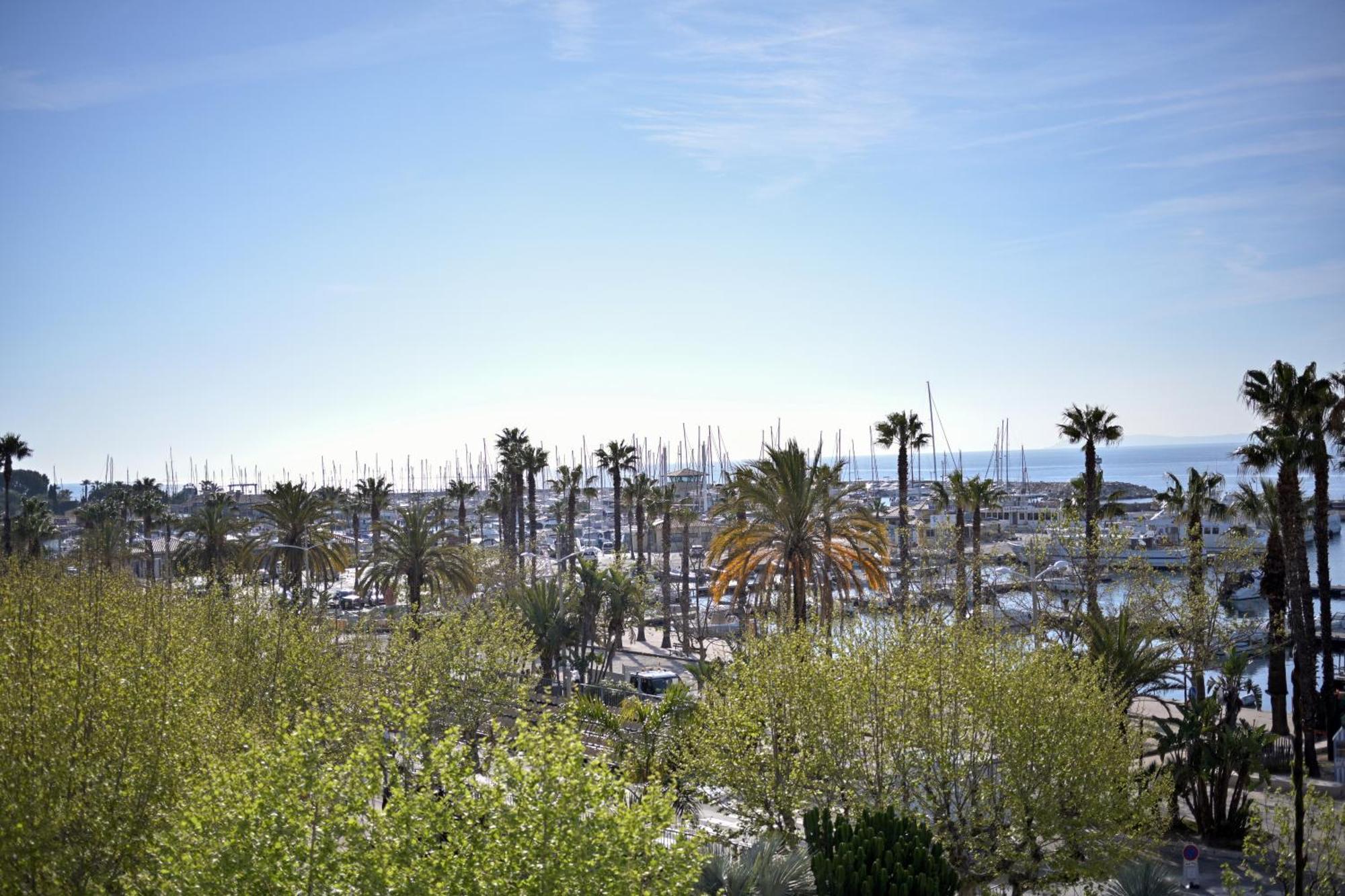 Hotel Espadon Bleu Le Lavandou Exteriör bild