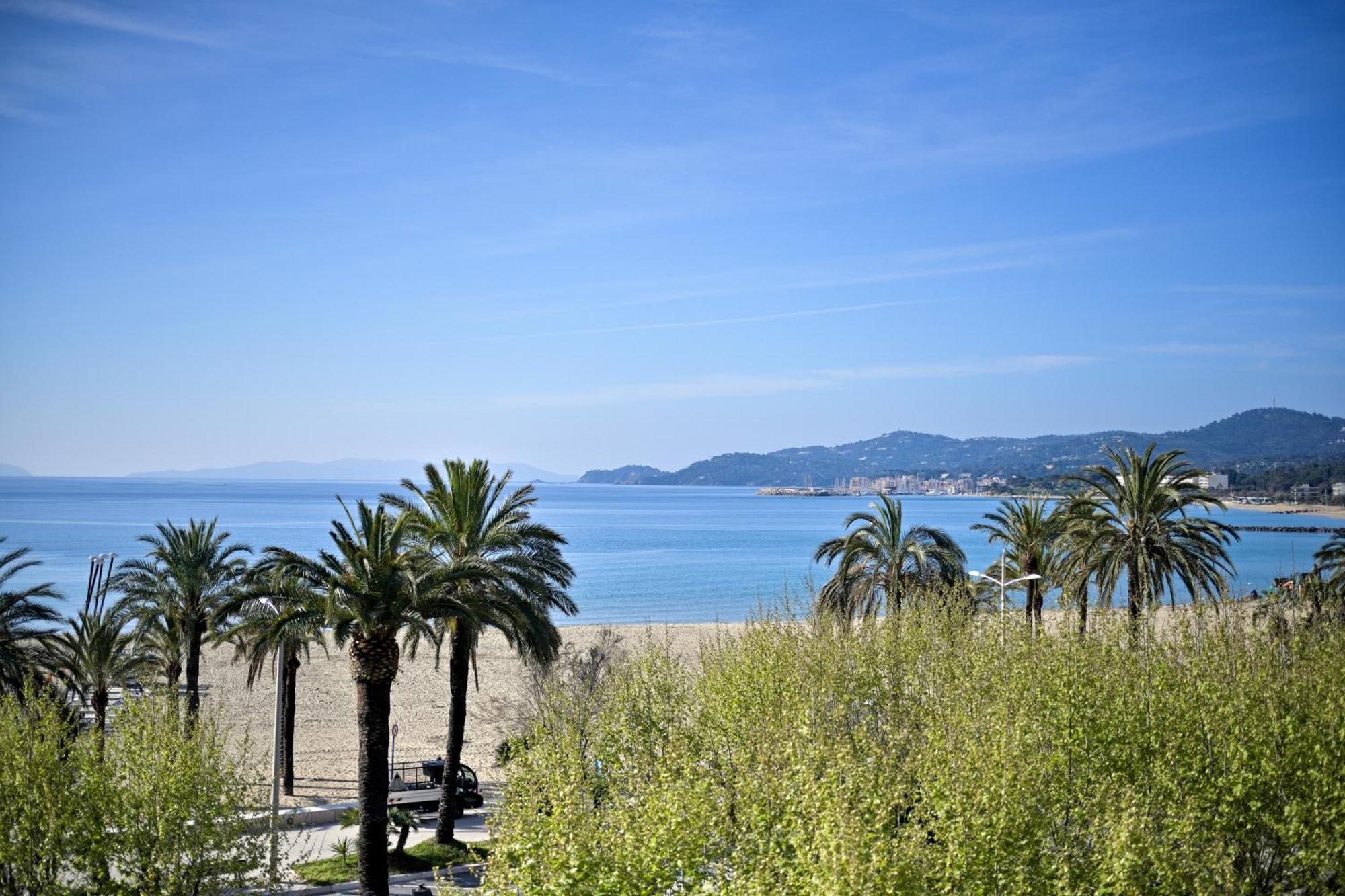 Hotel Espadon Bleu Le Lavandou Exteriör bild