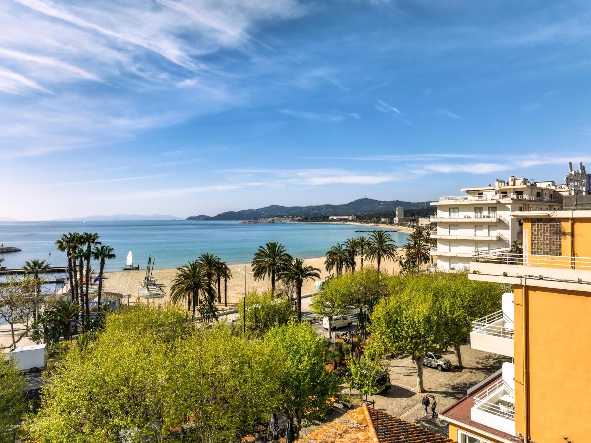 Hotel Espadon Bleu Le Lavandou Exteriör bild
