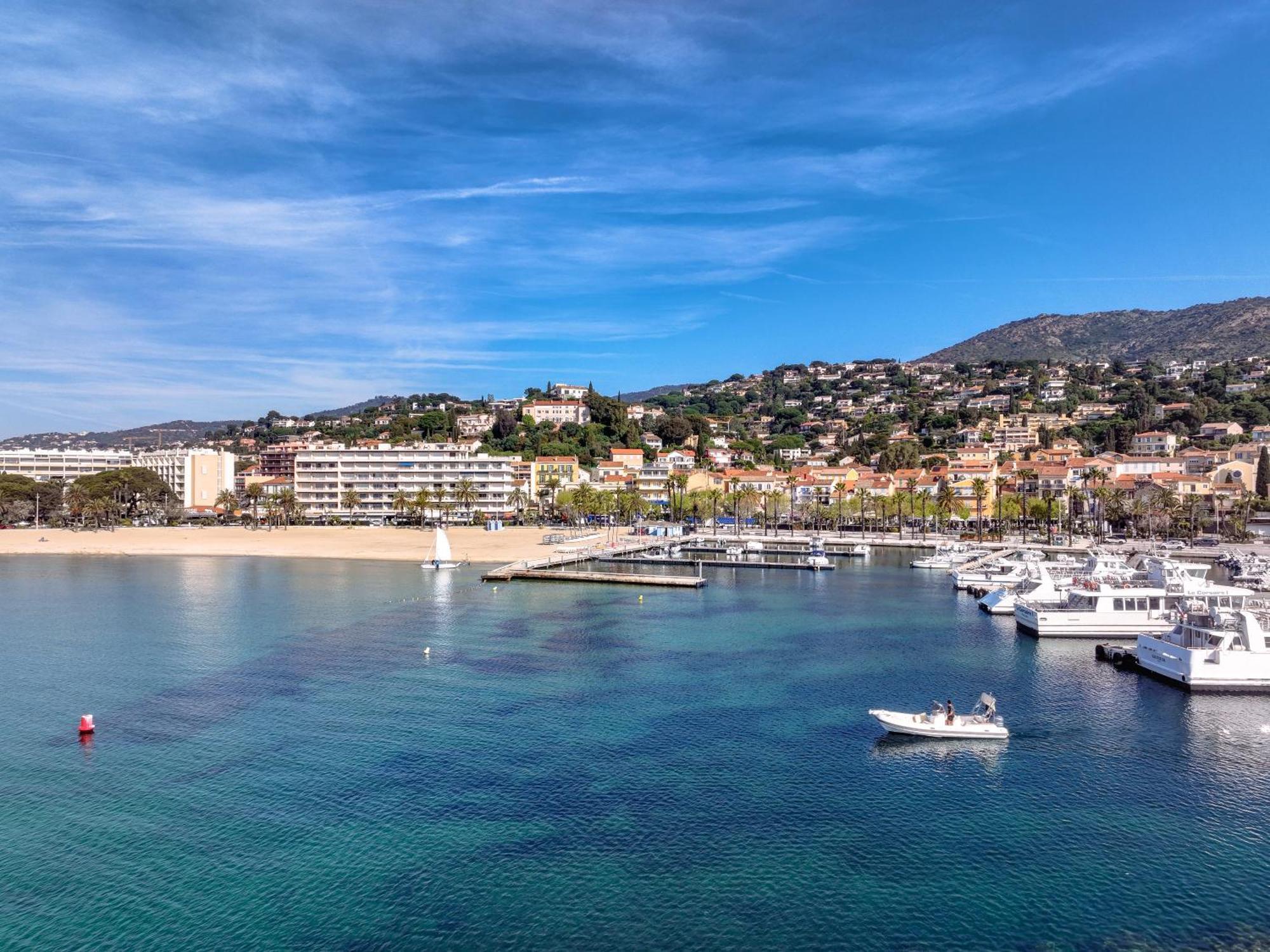 Hotel Espadon Bleu Le Lavandou Exteriör bild