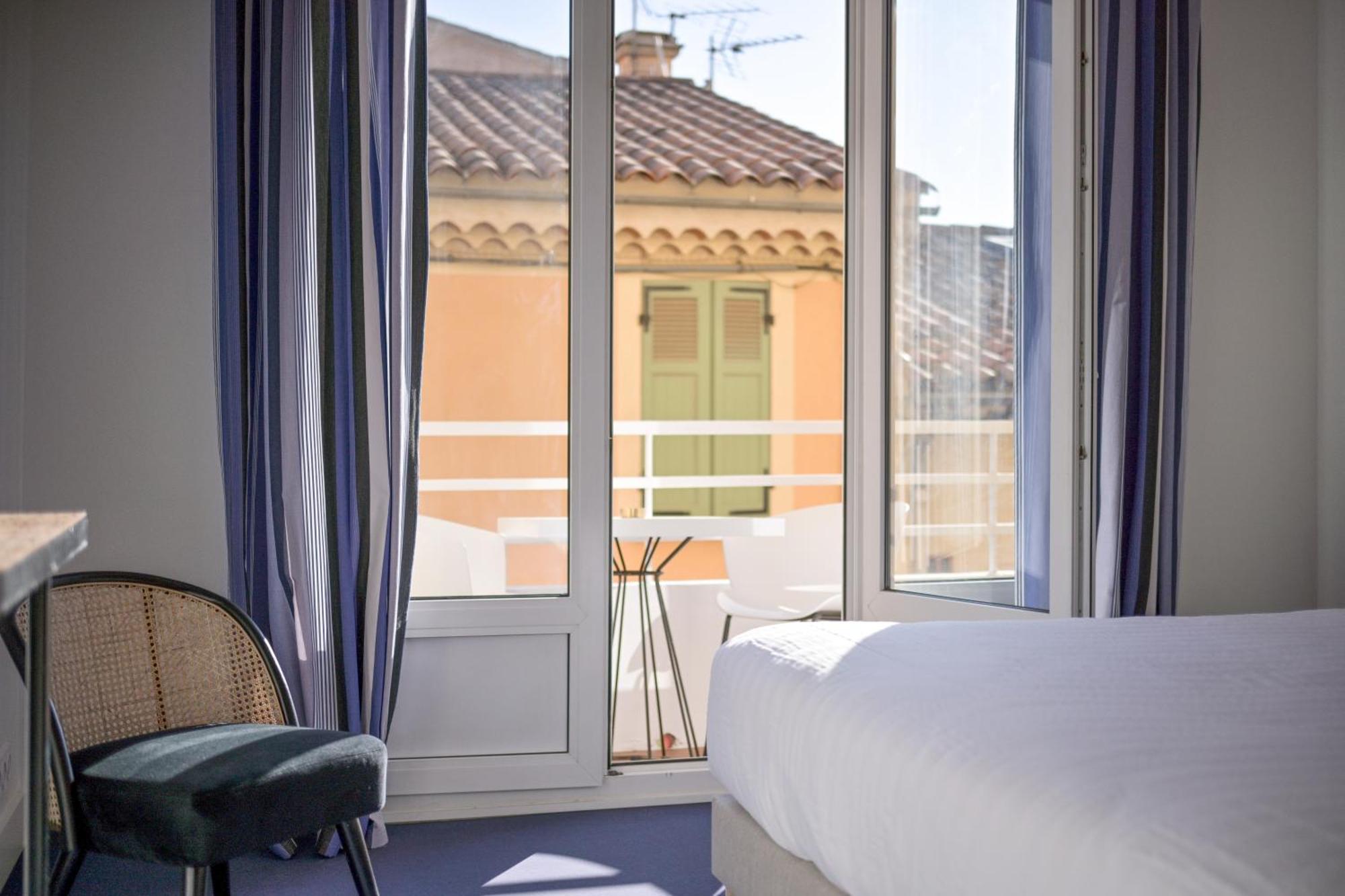 Hotel Espadon Bleu Le Lavandou Exteriör bild