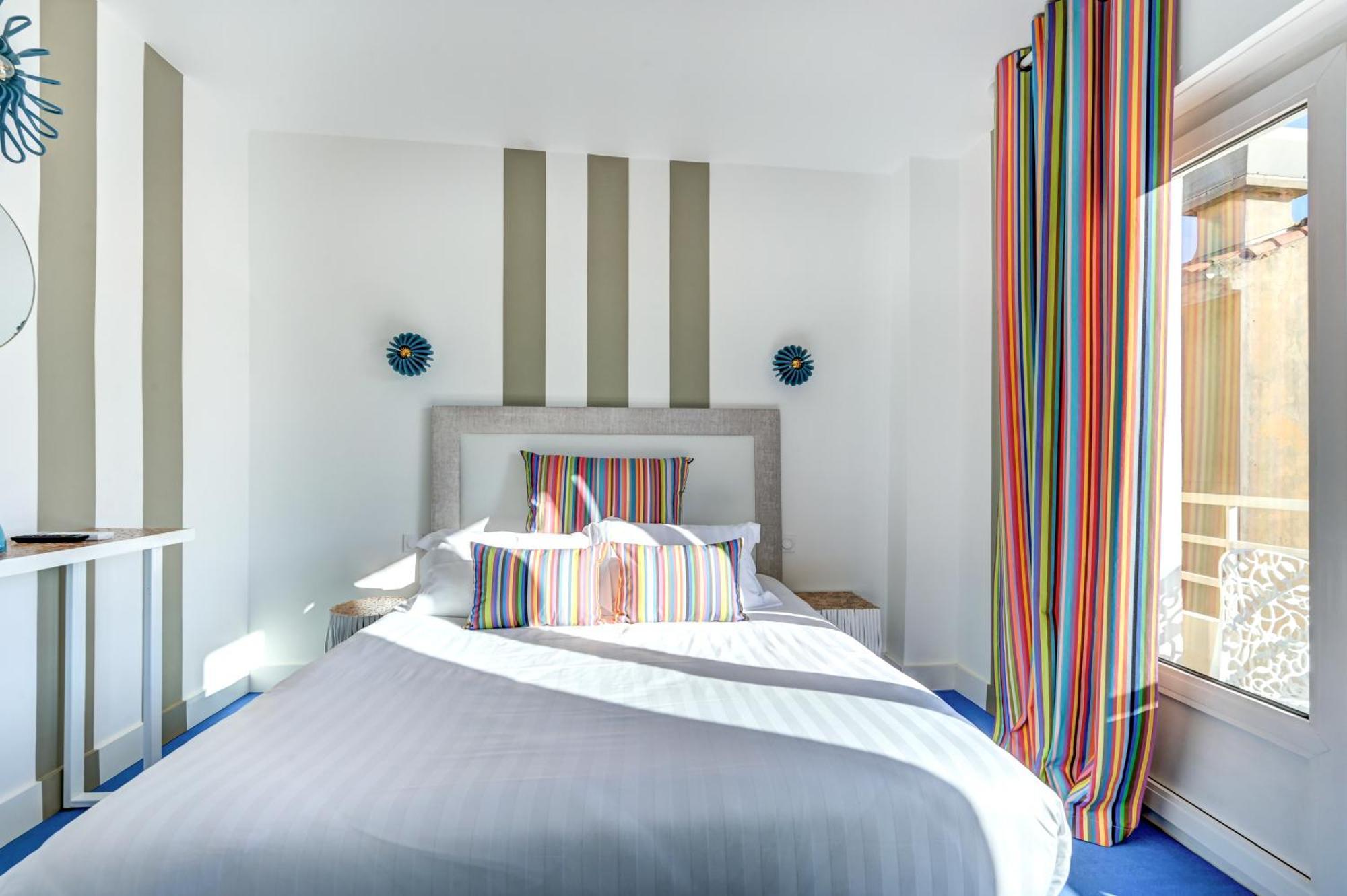Hotel Espadon Bleu Le Lavandou Exteriör bild