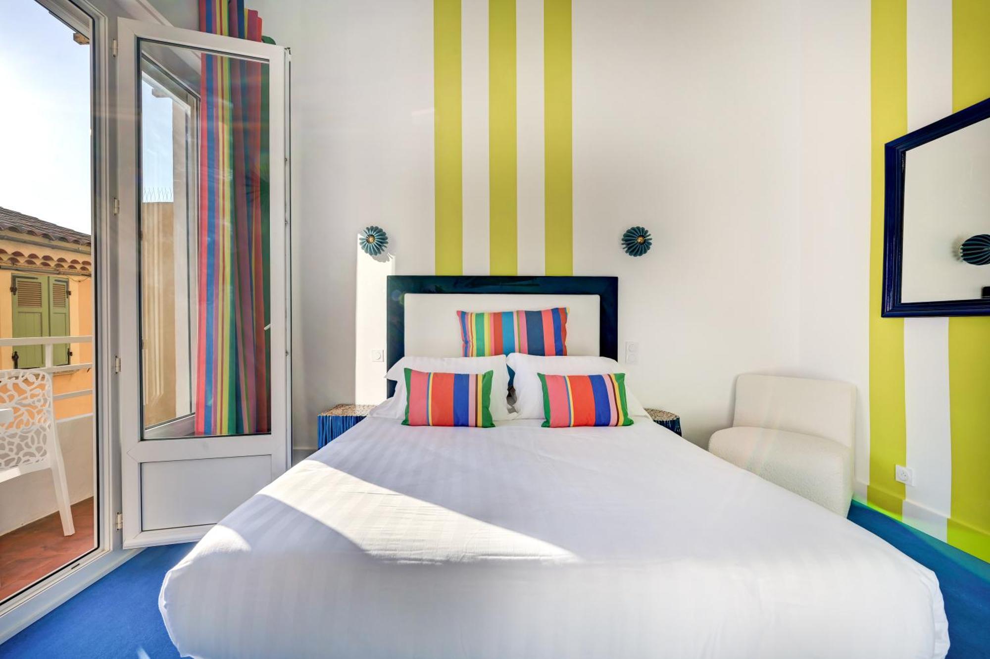Hotel Espadon Bleu Le Lavandou Exteriör bild